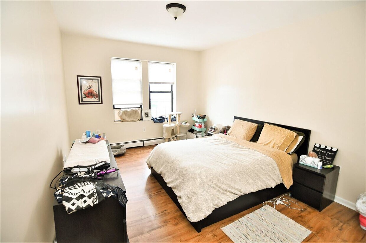 Primary Photo - 228 59th St