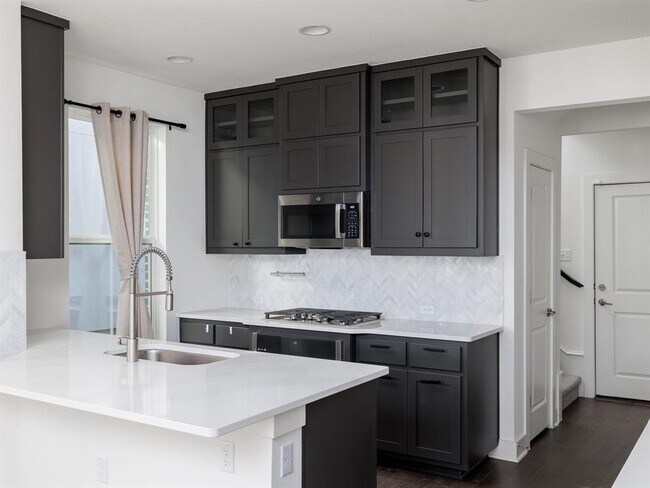 Building Photo - 2516 Simond Ave