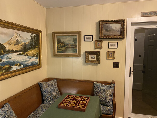 Breakfast Nook - 4 Guiliano Dr