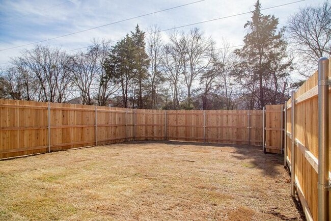 Building Photo - 1842 Jasmine Dr