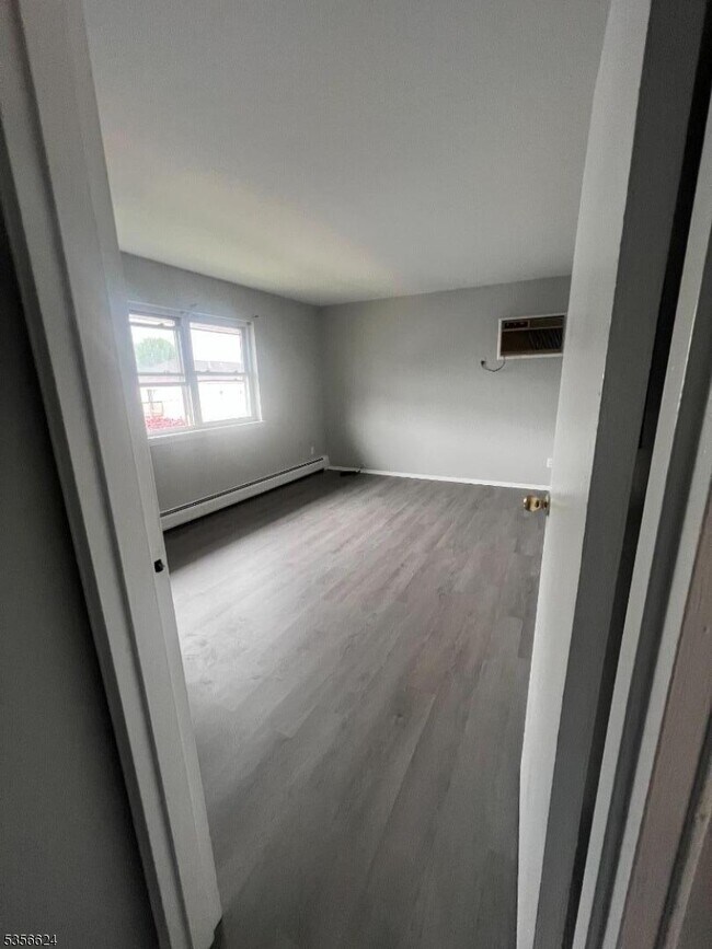 Foto del edificio - 228 E 24th St