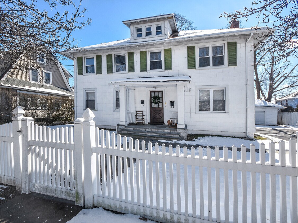 6 Park Ave Unit 2, Port Washington, NY 11050 Apartment for Rent in