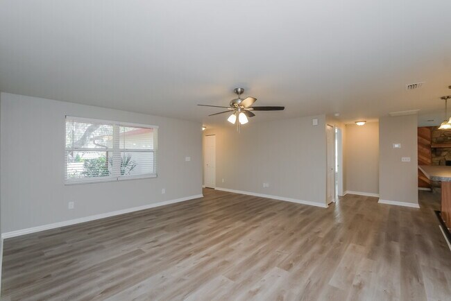 Foto del edificio - 4107 Canoga Park Dr