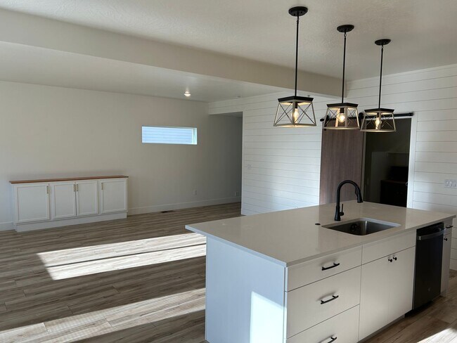 Foto del edificio - Beautiful home for rent!