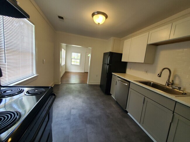 Foto del edificio - 2577 Eastwood Dr