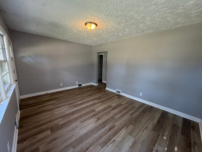 Building Photo - 2758 Bellevue Ave