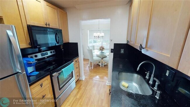 Building Photo - 2300 SE 2nd St