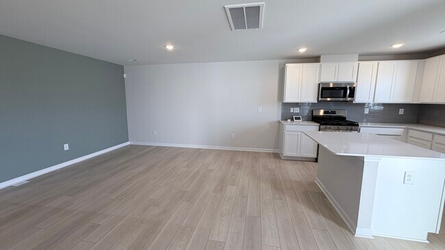 Building Photo - 100 Luzu Way