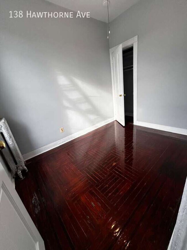 Foto del edificio - 138 Hawthorne Ave