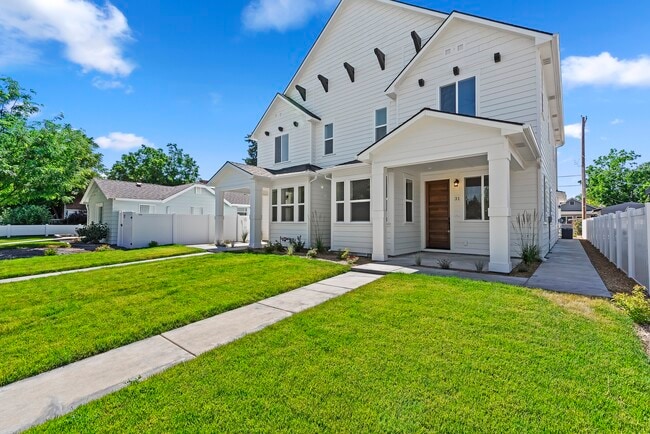 Building Photo - 33 E Carlton Ave