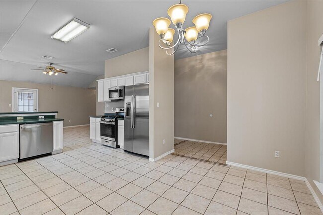 Building Photo - 1404 River Oak Dr