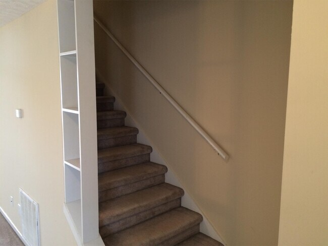 Building Photo - 229 Hanover Ct