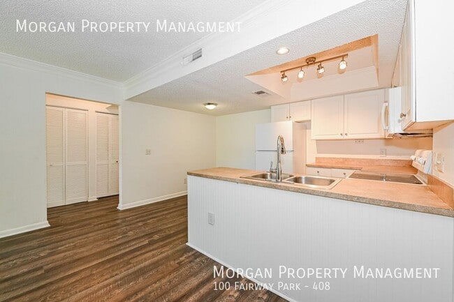 Foto del edificio - 100 Fairway Park Blvd