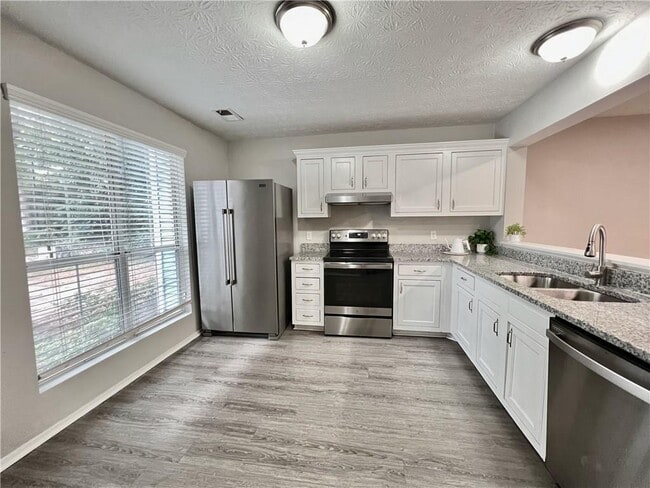 Building Photo - 1502 Queen Anne Ct