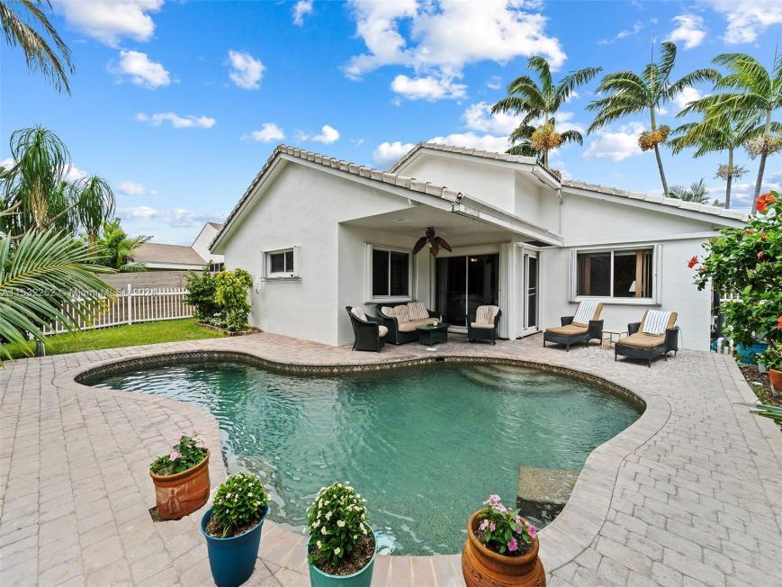 Foto principal - 3 bedroom in Dania FL 33004