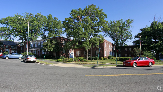 Primary Photo - Colonial Village I