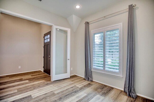 Building Photo - 30103 Aralia Dr