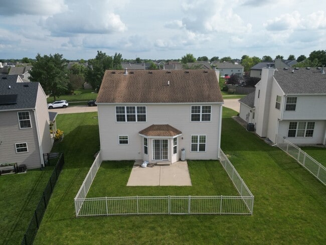 Building Photo - 3922 Wildflower Dr