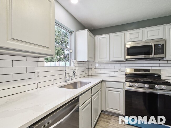 Building Photo - 5 Bed, 3 Full Bath Single Family Home in M...