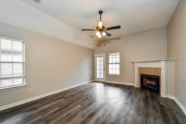 Foto del edificio - 8238 Regal Bend Dr