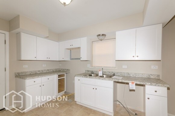 Foto del edificio - 14508 Dorchester Ave