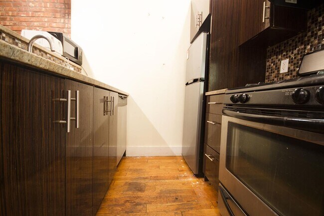 Building Photo - 299 Throop Ave