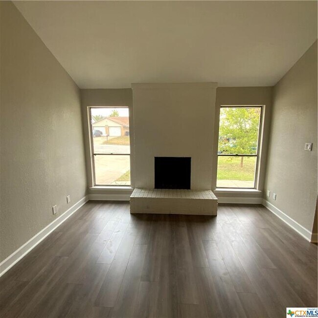 Building Photo - 2305 Bunker Hill Dr