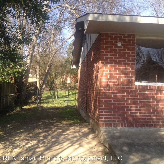 Building Photo - 3 br, 1.5 bath House - 5549 Valleybrook Road