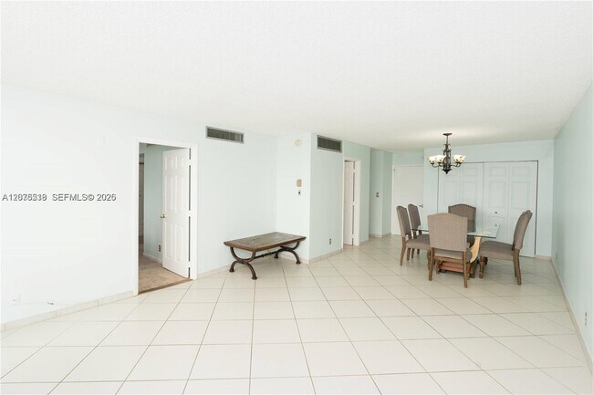 Foto del edificio - 6770 Indian Creek Dr