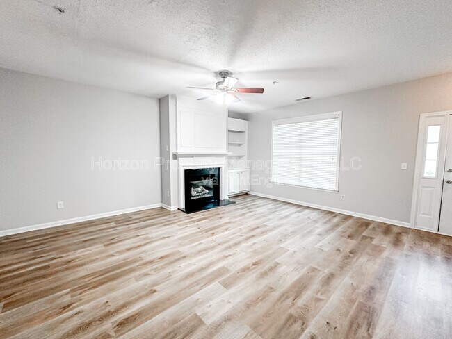 Building Photo - 139 Riverstone Commons Cir