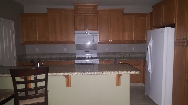 Building Photo - 165 W Santa Barbara Way