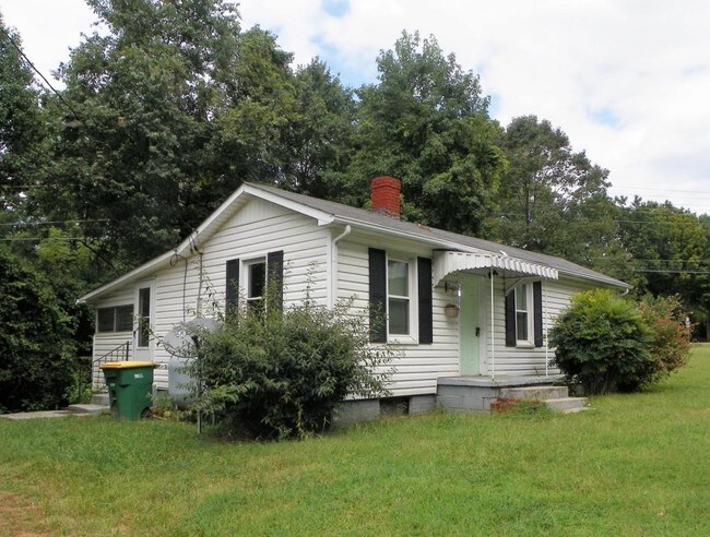Building Photo - 2816 Martin St.