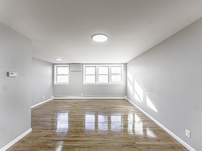 Building Photo - 710 Wetsfield Ave-C3