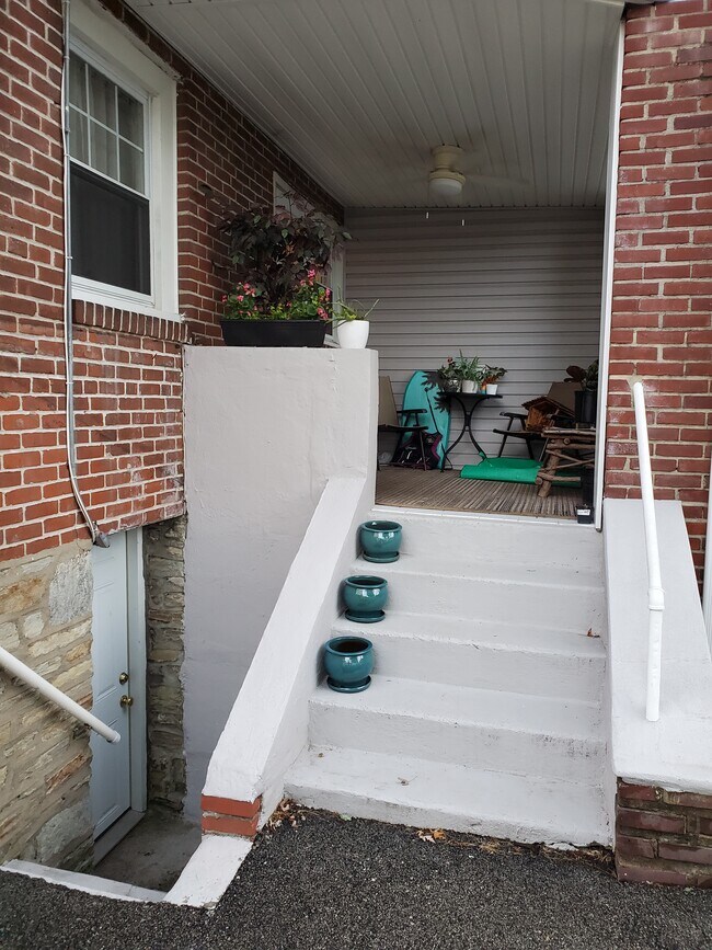 Foto del edificio - 2411 Patane Ave