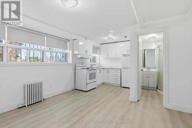 Building Photo - 49 Cuffley Crescent S