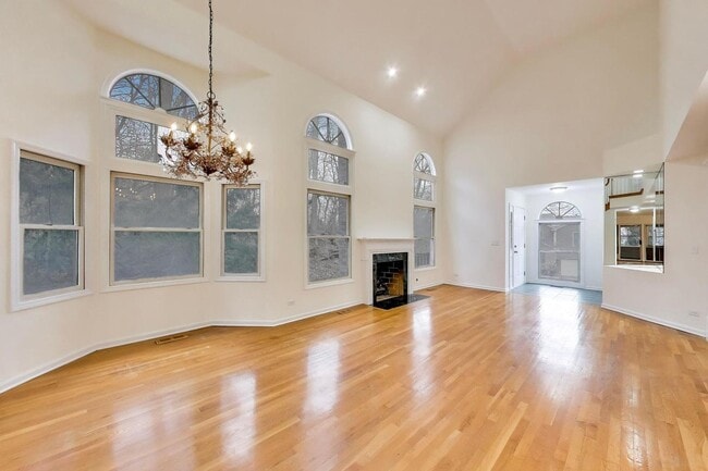 Foto del edificio - 325 N Water St