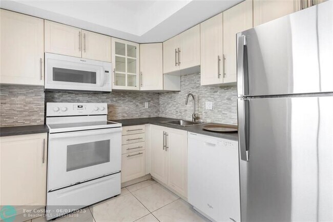 Building Photo - 2671 S Course Dr