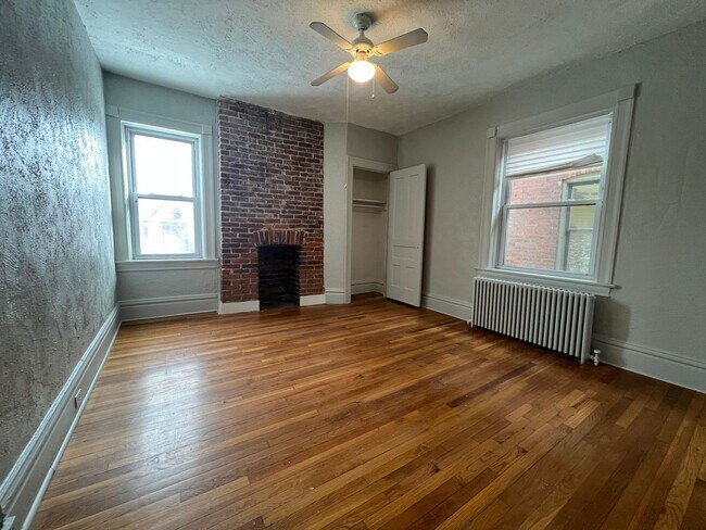 Building Photo - 229 Amber St