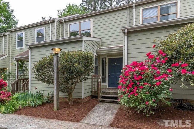 Building Photo - 217 Cedarwood Ln
