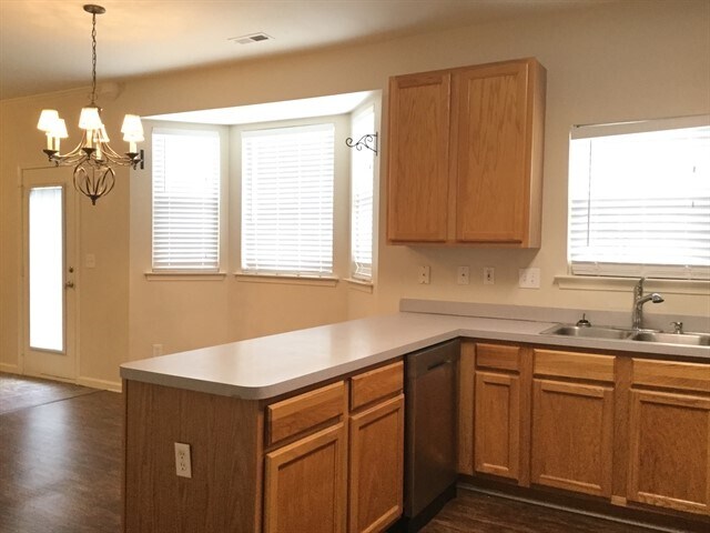 Foto del edificio - 154 Elrosa Rd