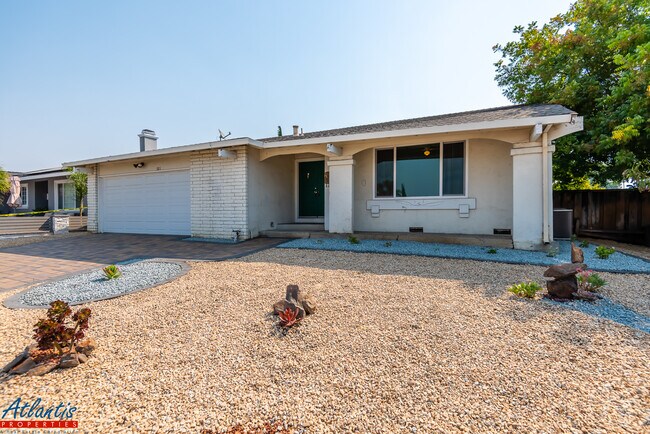 Building Photo - 321 Spode Way