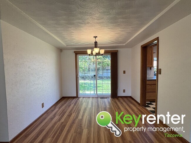 Foto del edificio - Charming Clinker Brick Rambler in the Hear...