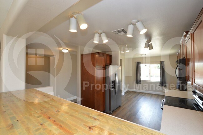 Foto del edificio - 209 S Carter Ranch Rd