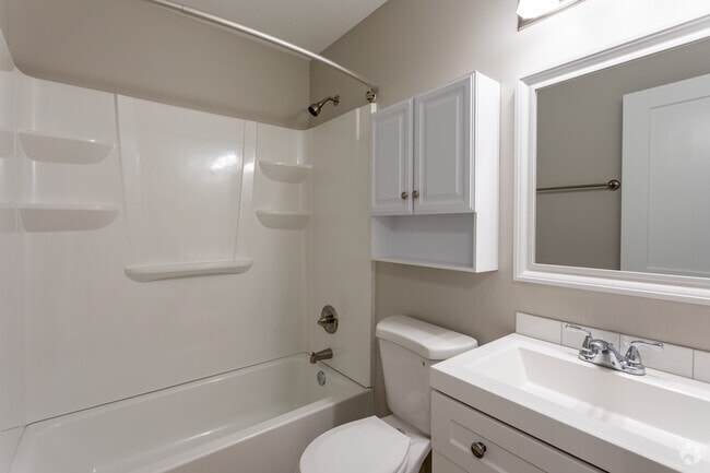 1BR, 1BA - 784 SF - High Pointe Apartments