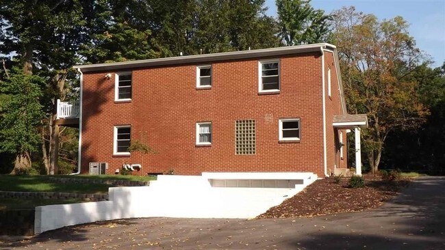 Building Photo - 3 br, 2 bath House - 3595 Helen Ave Dr