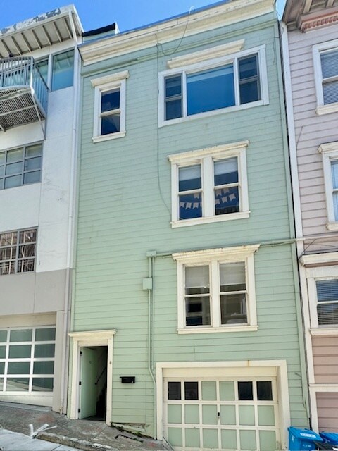 Primary Photo - 40 Genoa Pl