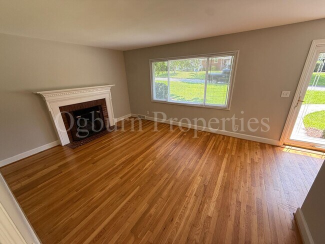 Foto del edificio - 1408 Kenwood St