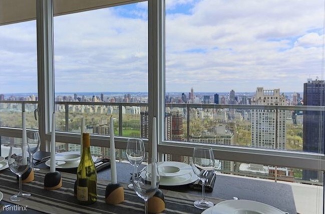 Foto del edificio - 4 br, 3.5 bath House - 160 W 62nd St # 160