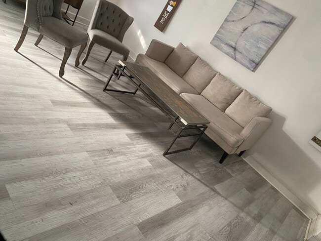 Photo - 423 21st St NE House