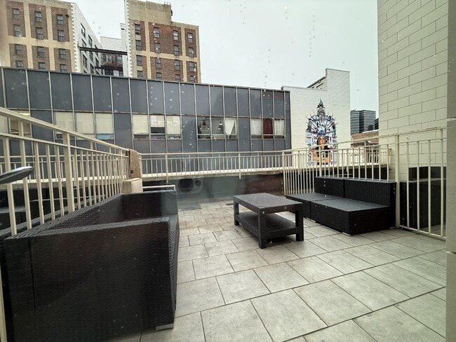 Building Photo - Open & Airy Luxury Studios